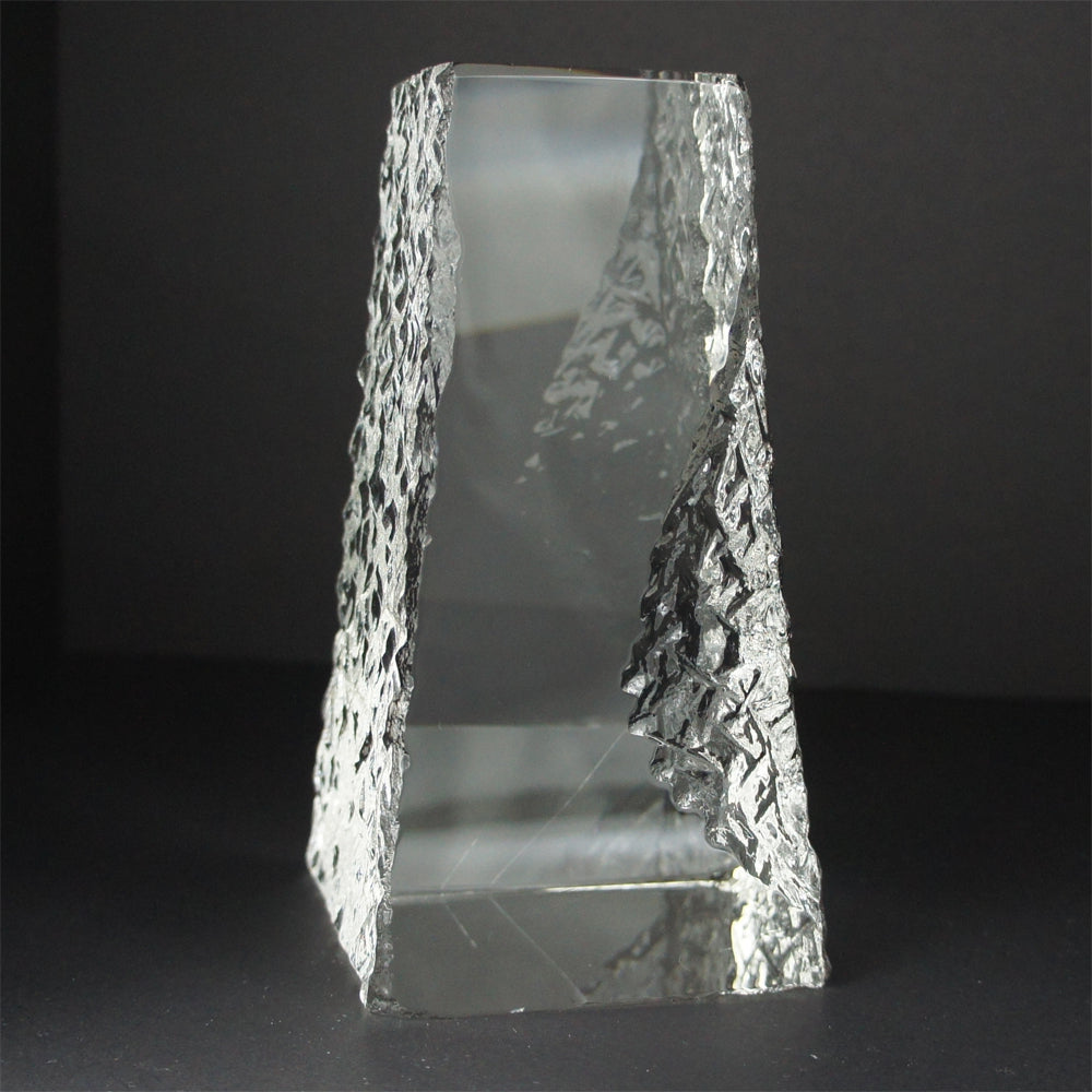 Heavy turret award with cippillini cut on the sides, 154mm high supplied in a presentation box